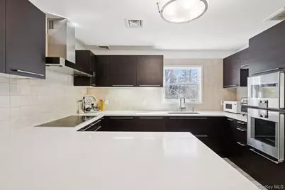 6 Saint George Road, Great Neck, NY 11021 - Photo 9