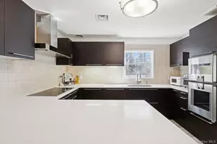 6 St George Rd, Great Neck, NY 11021 - Photo 9