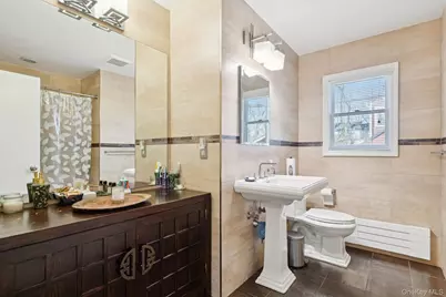 6 Saint George Road, Great Neck, NY 11021 - Photo 11