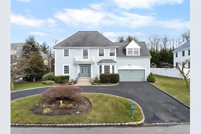 14 Mackay Way, Roslyn, NY 11576 - Photo 1