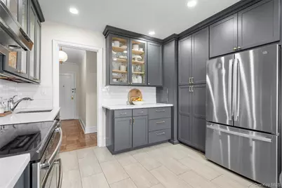 910 Stuart Avenue #4L, Mamaroneck, NY 10543 - Photo 5