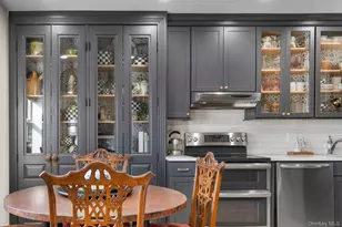 910 Stuart Ave, Mamaroneck, NY 10543 - Photo 9