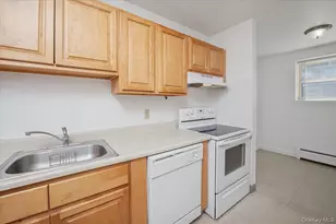 501 Maplewood Gardens, Nanuet, NY 10954 - Photo 7