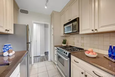 240 Garth Road #2G2, Scarsdale, NY 10583 - Photo 11