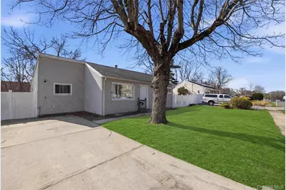 17 Cedar Street, Central Islip, NY 11722 - Photo 3