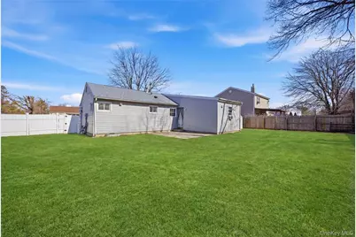 17 Cedar Street, Central Islip, NY 11722 - Photo 19