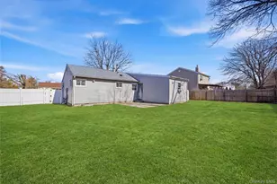 17 Cedar St, Central Islip, NY 11722 - Photo 19