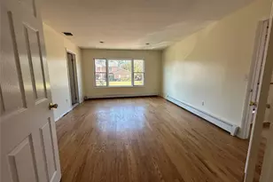 106 Woods Dr, Roslyn, NY 11576 - Photo 15