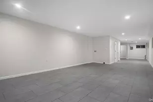 955 E 229th St, Bronx, NY 10466 - Photo 19