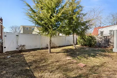 259 Waldo Street, Copiague, NY 11726 - Photo 15