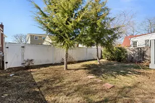 259 Waldo St, Copiague, NY 11726 - Photo 15