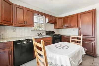 259 Waldo Street, Copiague, NY 11726 - Photo 7