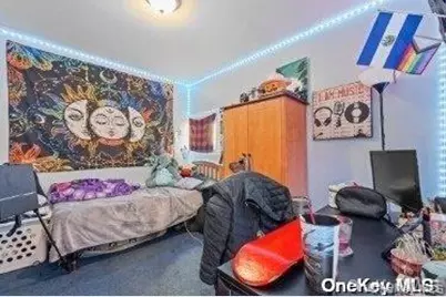 916 N Clinton Avenue, Lindenhurst, NY 11757 - Photo 9