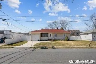 916 N Clinton Avenue, Lindenhurst, NY 11757 - Photo 1