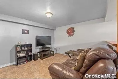 916 N Clinton Avenue, Lindenhurst, NY 11757 - Photo 11