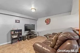 916 N Clinton Ave, Lindenhurst, NY 11757 - Photo 11