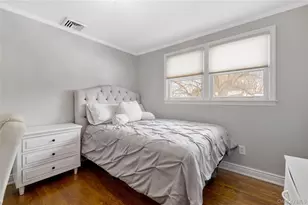 7 Rita Ln, Plainview, NY 11803 - Photo 25