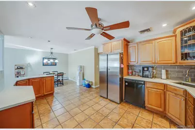 23 Pearsall Place, Deer Park, NY 11729 - Photo 17