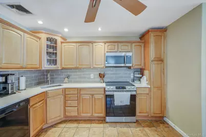 23 Pearsall Place, Deer Park, NY 11729 - Photo 13