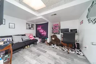 86-34 Francis Lewis Blvd, Holliswood, NY 11432 - Photo 25