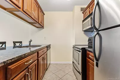 25 Rockledge Avenue #714, White Plains, NY 10601 - Photo 5