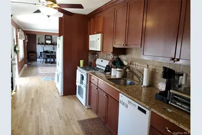 98 Fawn Lane E, South Setauket, NY 11720 - Photo 5