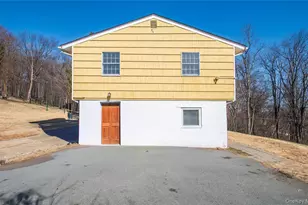 18 Russo Dr, Newburgh, NY 12550 - Photo 3