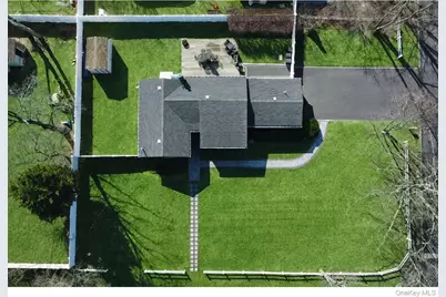 178 Spur Drive S, Bay Shore, NY 11706 - Photo 3