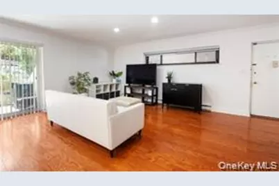 21 Canterbury Road #6, Great Neck, NY 11021 - Photo 5