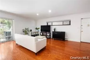 21 Canterbury Rd, Great Neck, NY 11021 - Photo 5