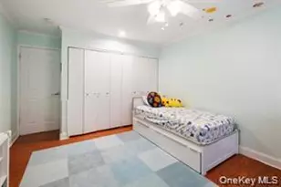 21 Canterbury Rd, Great Neck, NY 11021 - Photo 25