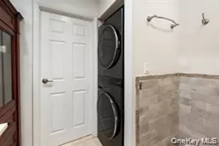 21 Canterbury Rd, Great Neck, NY 11021 - Photo 23