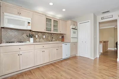 38 Westlyn Drive, Bardonia, NY 10954 - Photo 9