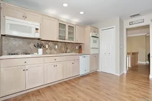 38 Westlyn Dr, Bardonia, NY 10954 - Photo 9