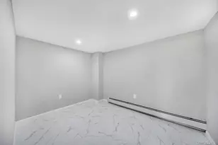 114-23 200th St, Saint Albans, NY 11412 - Photo 23