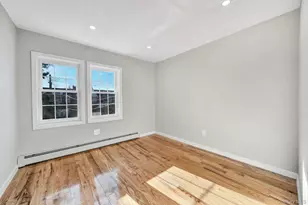 114-23 200th St, Saint Albans, NY 11412 - Photo 17