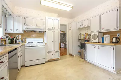 238 Rosehill Avenue, New Rochelle, NY 10804 - Photo 11