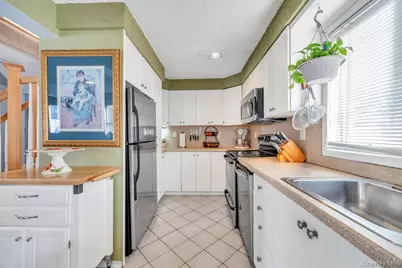 80 Parkway Boulevard, Ronkonkoma, NY 11779 - Photo 9