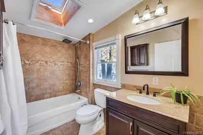 80 Parkway Boulevard, Ronkonkoma, NY 11779 - Photo 15