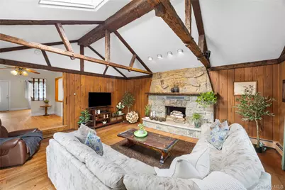 88 Evans Avenue, Albertson, NY 11507 - Photo 17