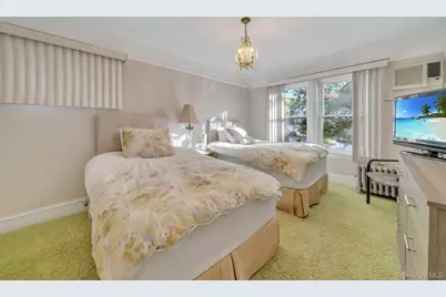 122-05 Metropolitan Avenue, Kew Gardens, NY 11415 - Photo 15