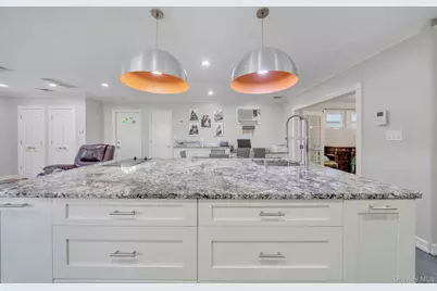 122-05 Metropolitan Avenue, Kew Gardens, NY 11415 - Photo 29