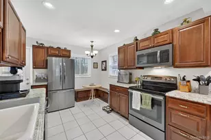 8 Van Wyck Dr, Poughkeepsie, NY 12601 - Photo 9