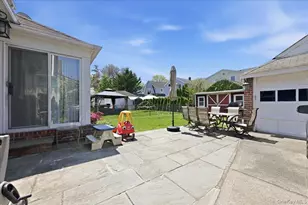 100 W Poplar Street W, Floral Park, NY 11001 - Photo 17