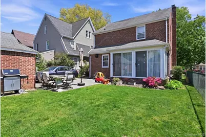 100 W Poplar Street W, Floral Park, NY 11001 - Photo 21