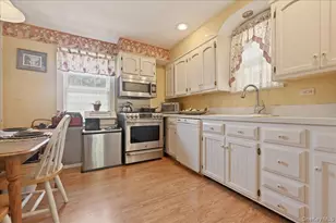 100 W Poplar Street W, Floral Park, NY 11001 - Photo 9