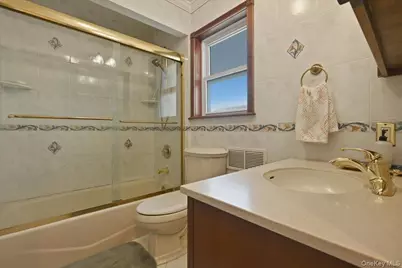 100 W Poplar Street W, Floral Park, NY 11001 - Photo 15