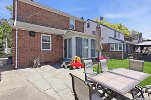 100 W Poplar Street W, Floral Park, NY 11001 - Photo 19