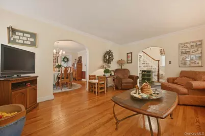 100 W Poplar Street W, Floral Park, NY 11001 - Photo 7