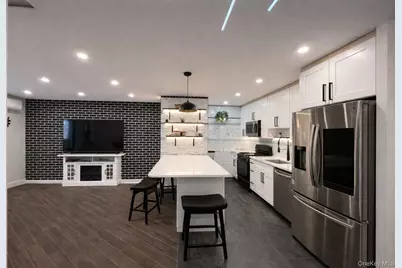 7252 Metropolitan Avenue #2C, Middle Village, NY 11379 - Photo 3